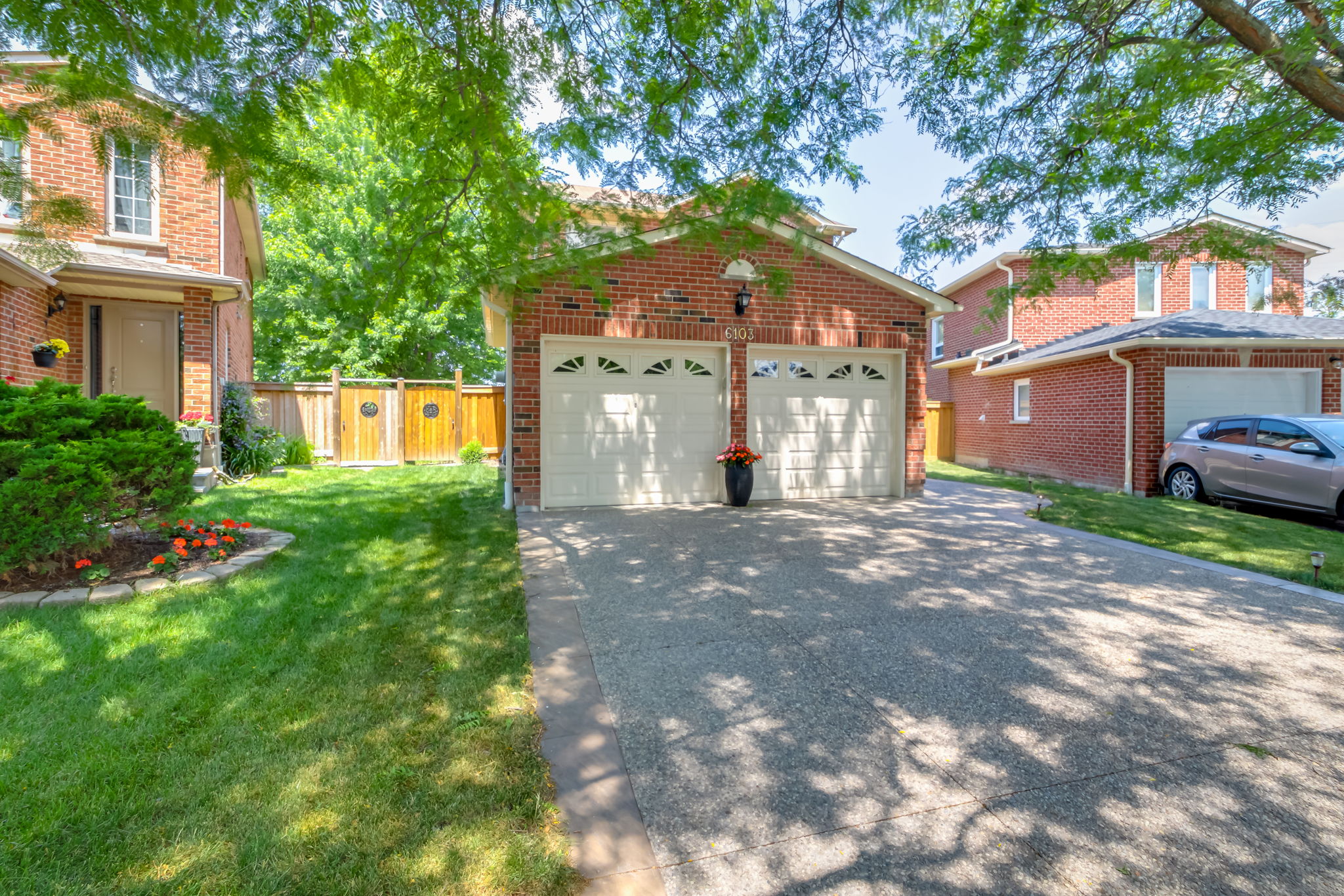  6103 Camgreen Cir, Mississauga, ON L5N 4N2, US Photo 2