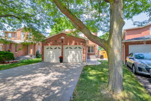  6103 Camgreen Cir, Mississauga, ON L5N 4N2, US Photo 2