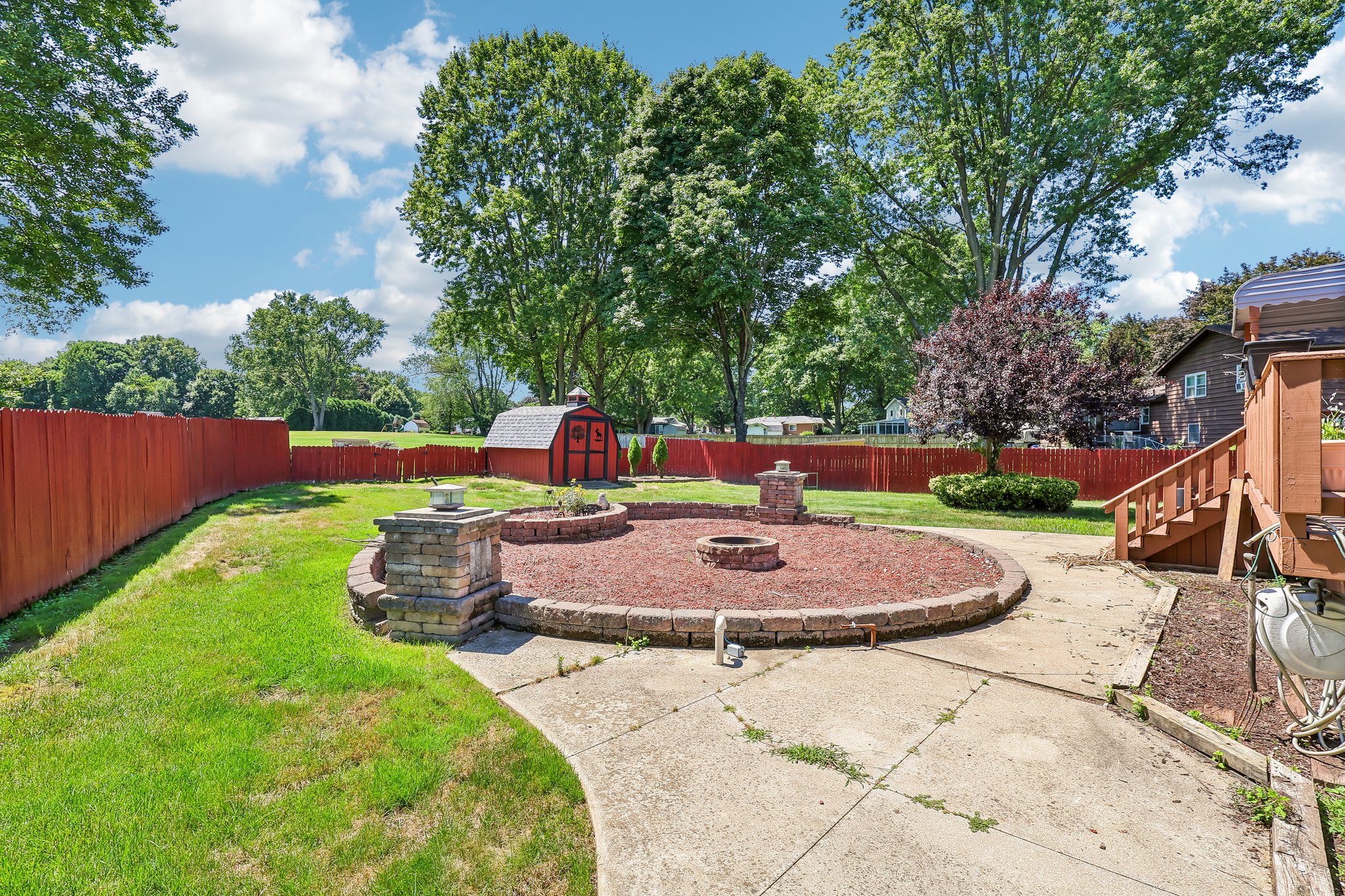 N Oval Rd-S0508-055.jpg