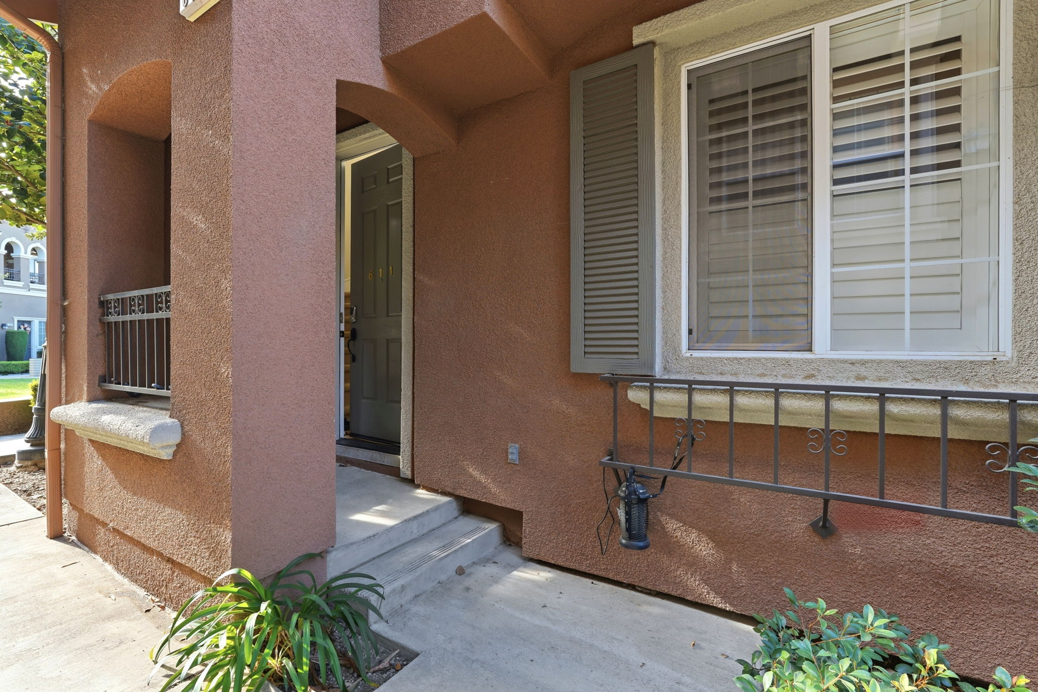 003_F8_611 Adeline Ave
