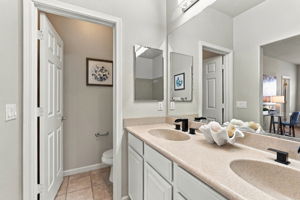 024_F8_611 Adeline Ave