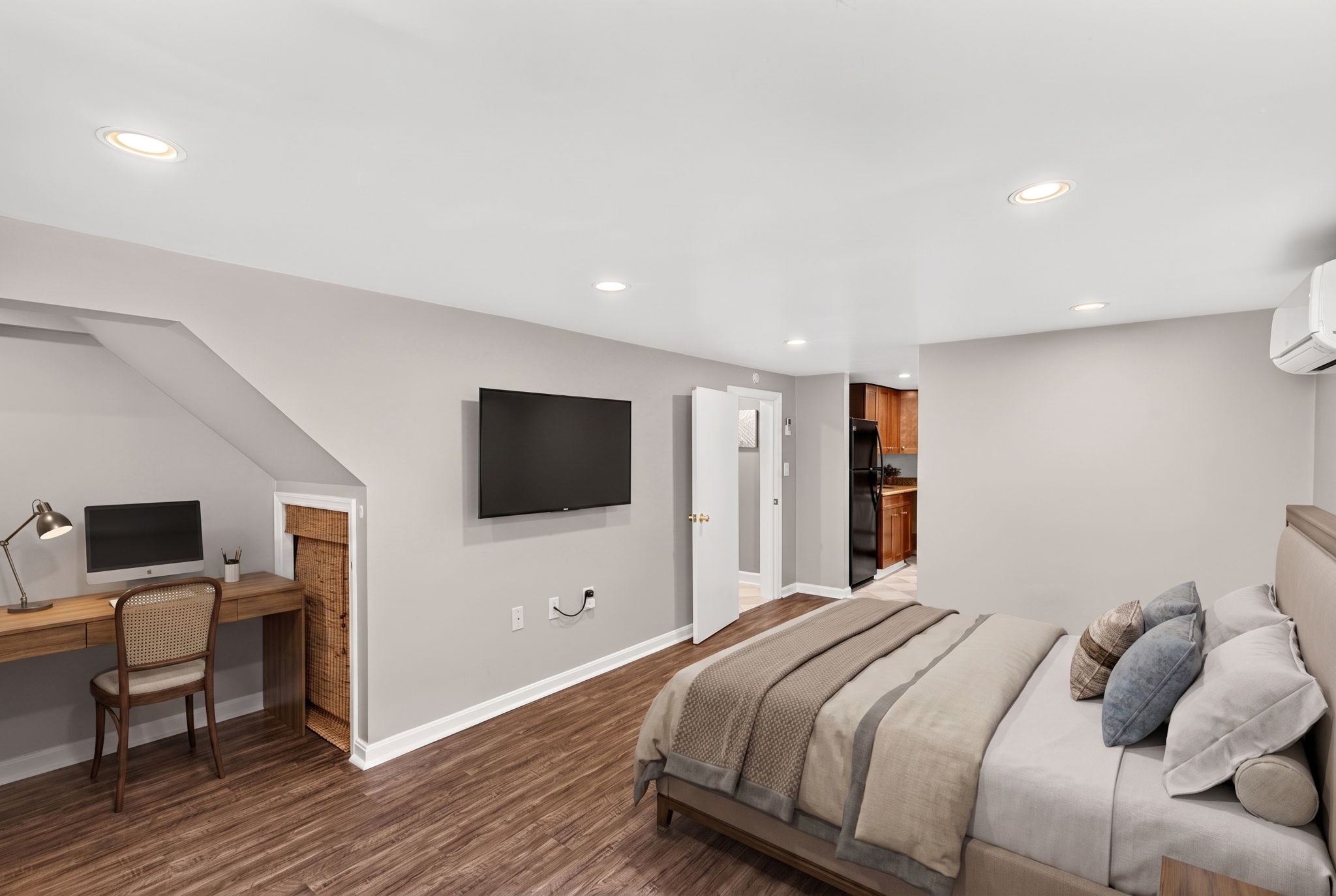 LL staged as bedroom
