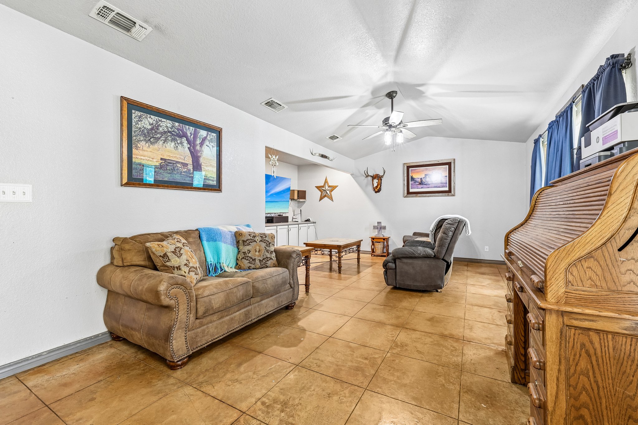 Magnolia Ln-S2207-007.jpg