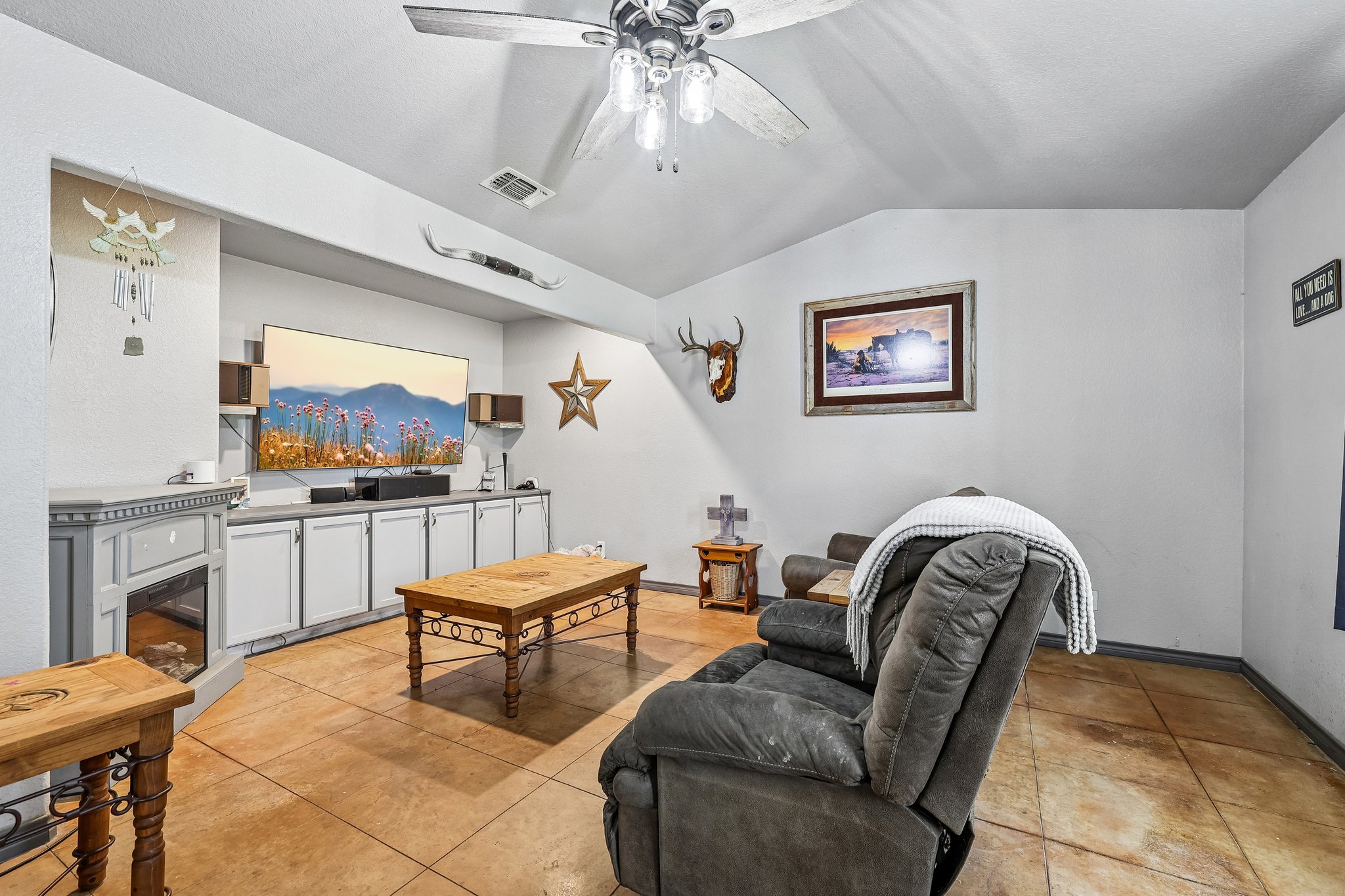 Magnolia Ln-S2207-010.jpg