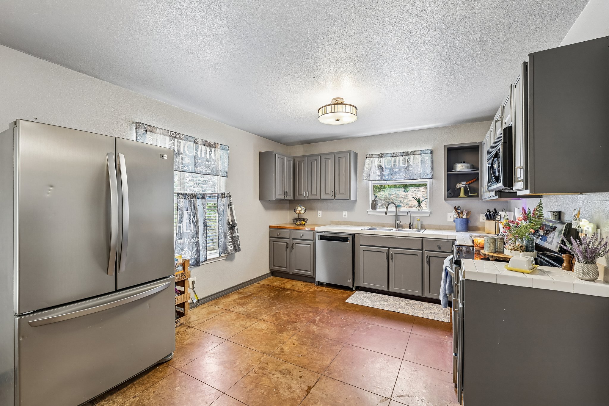 Magnolia Ln-S2207-019.jpg