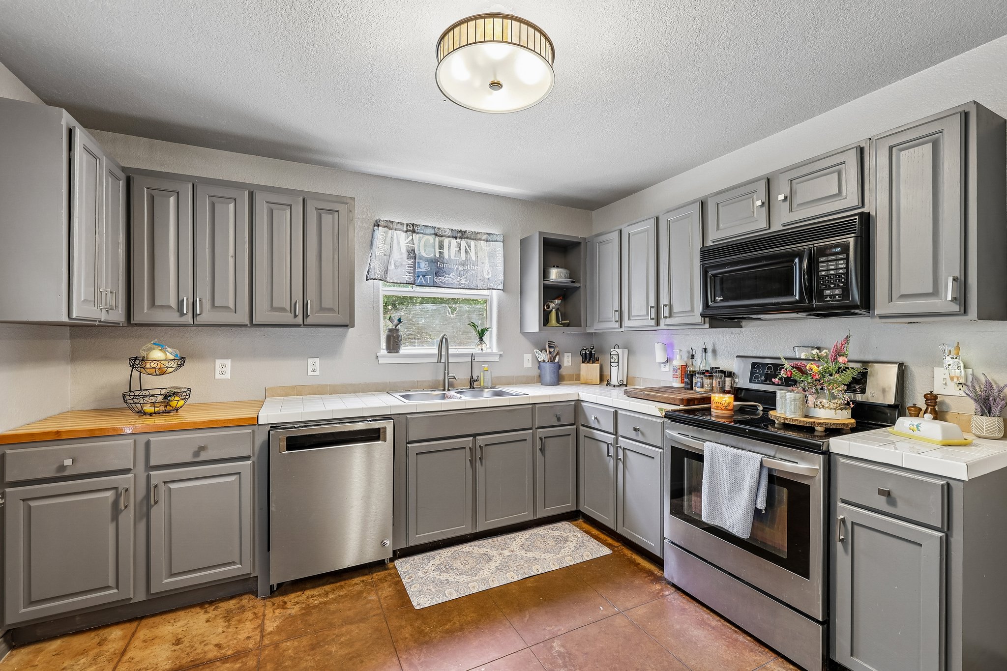 Magnolia Ln-S2207-021.jpg