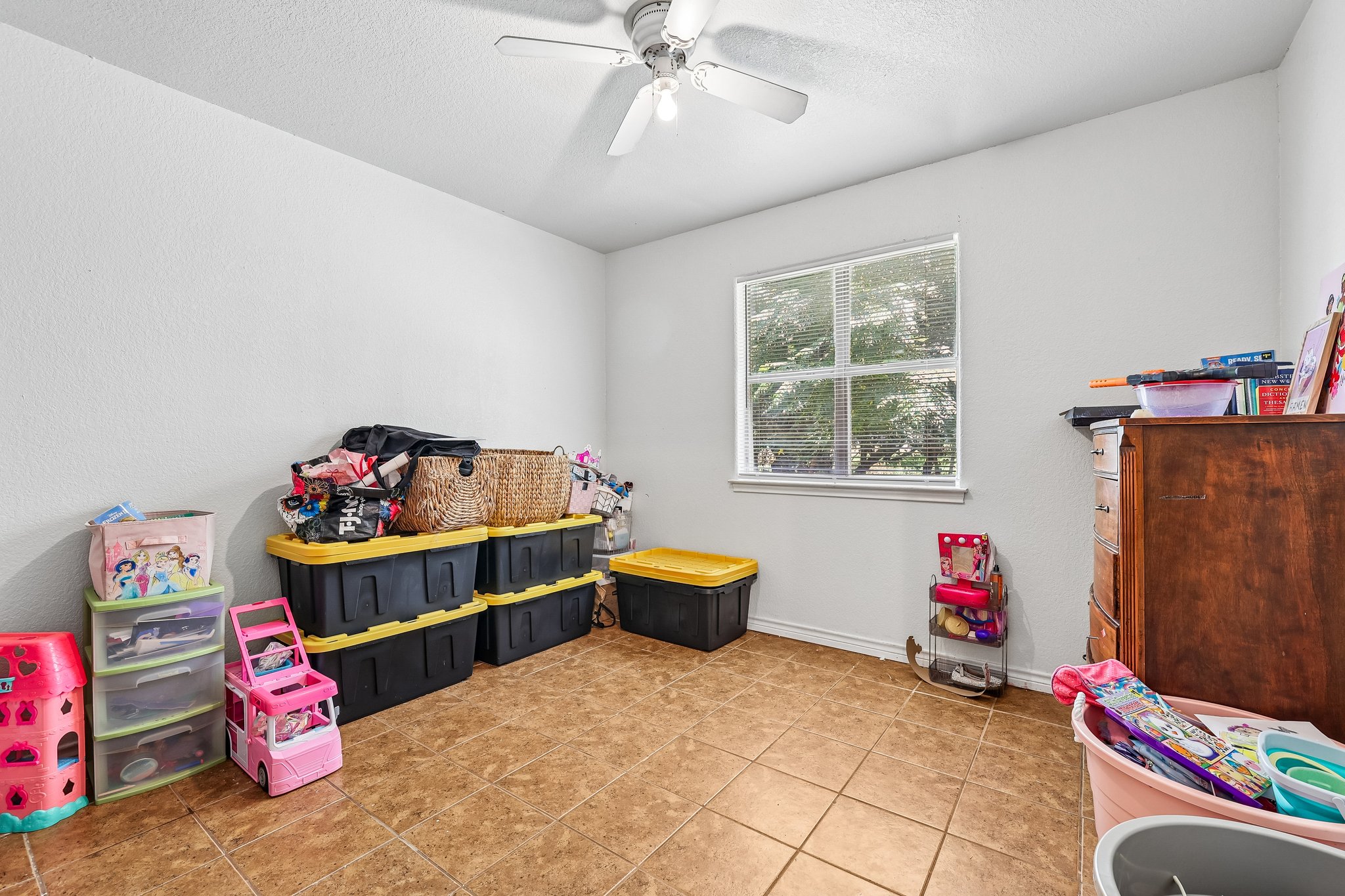 Magnolia Ln-S2207-027.jpg