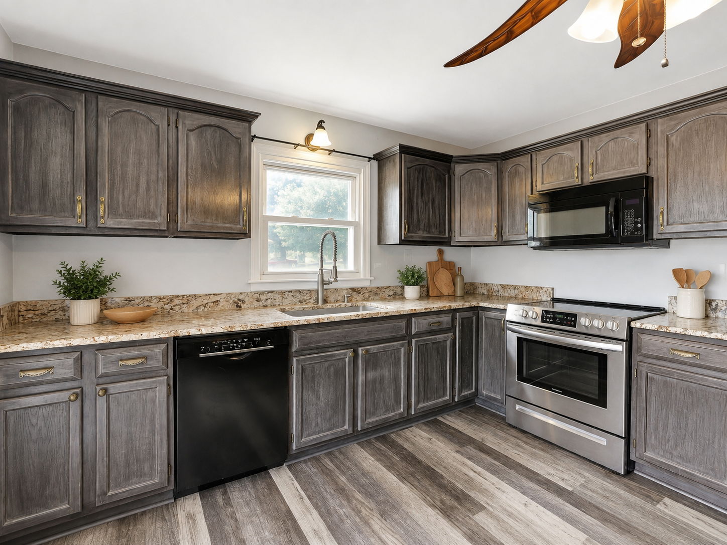 611 Kitchen with doors to back deck