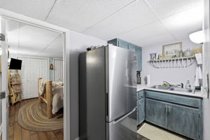611 Finished Basement kitchenette