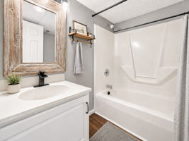 611 Finished Basement bathroom