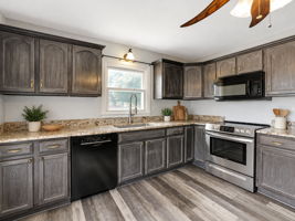 611 Kitchen with doors to back deck