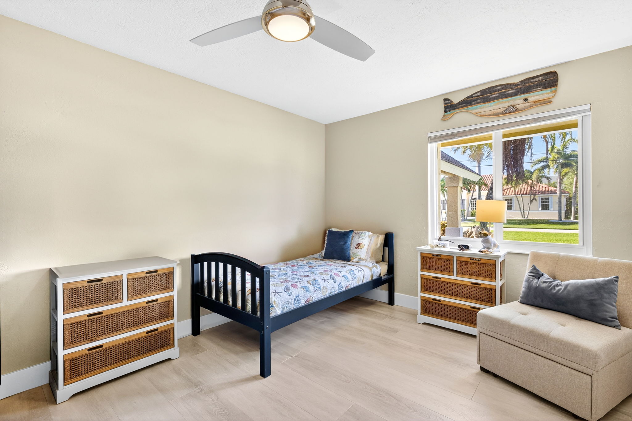 Guest Bedroom 1 - 1 of 2 - r