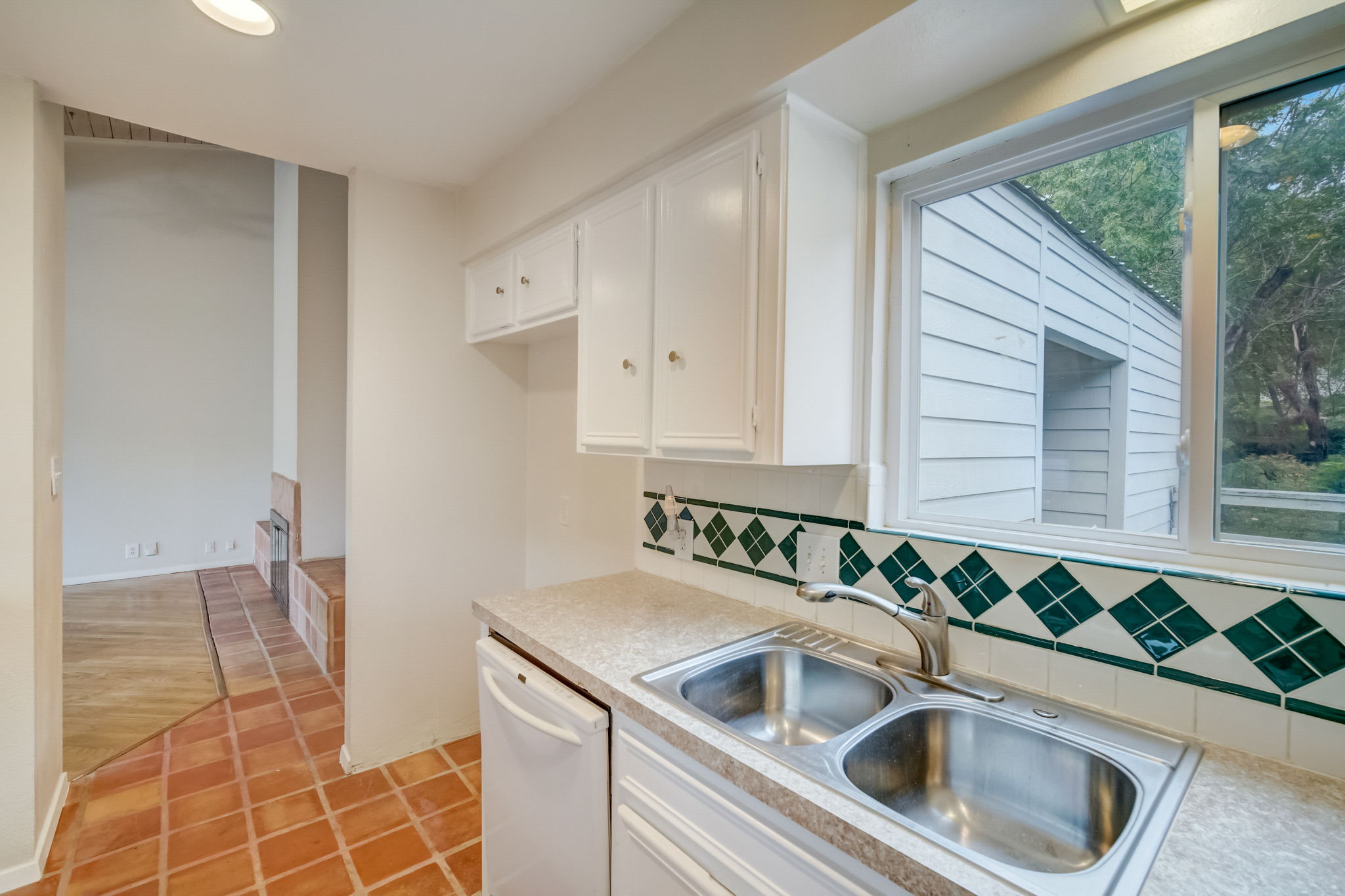 Shadow Valley Dr-014