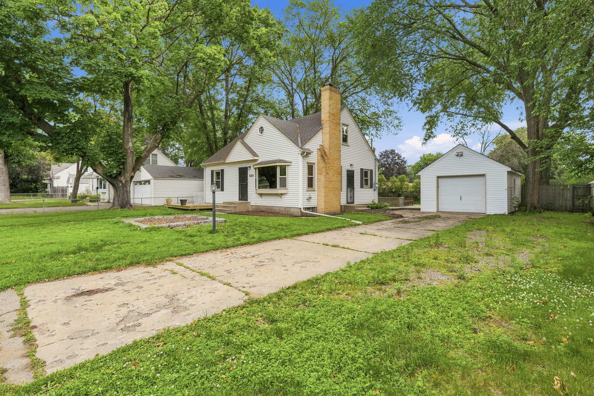  Photo 4