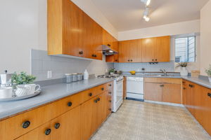 011_612 12th Ave