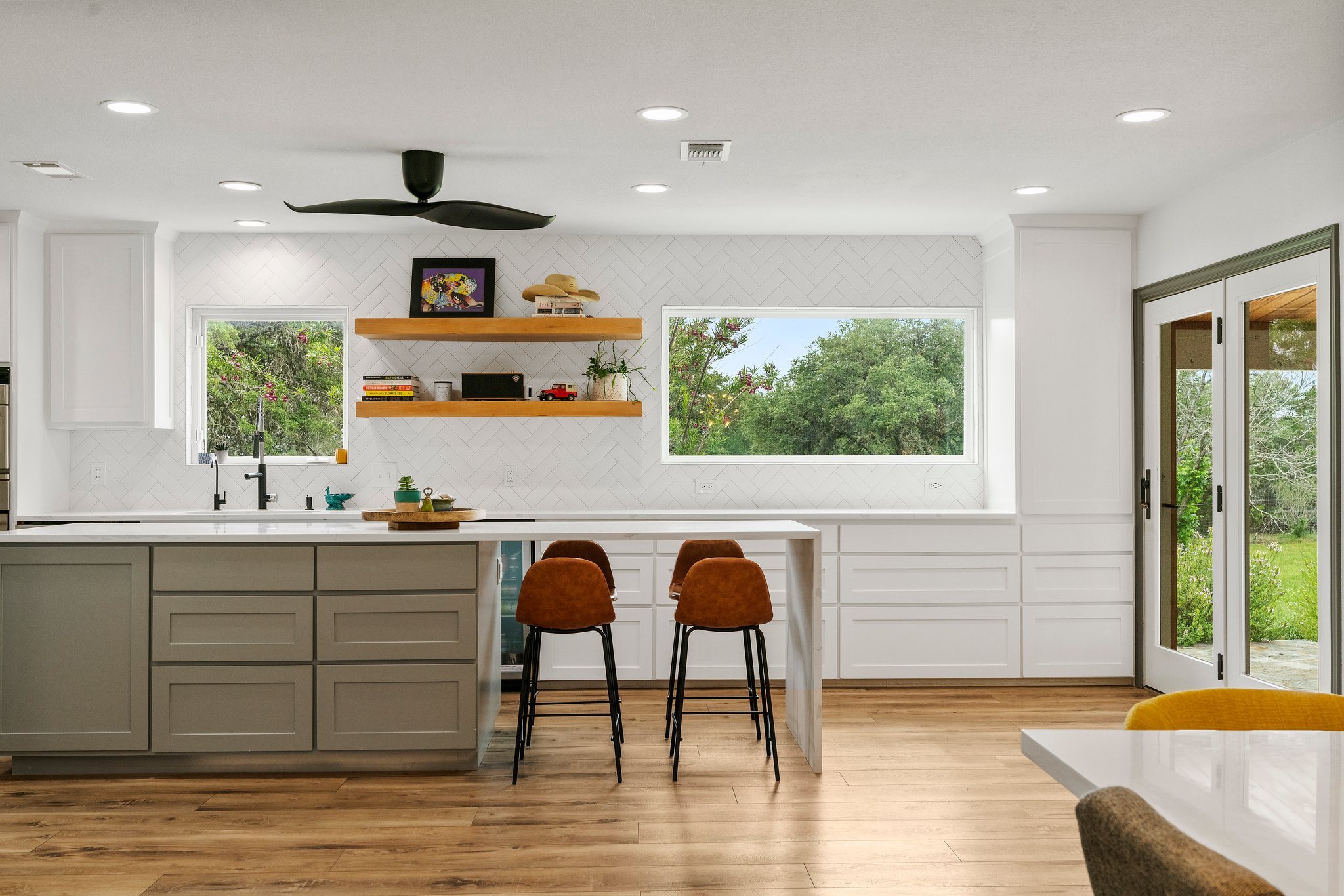  Photo 46