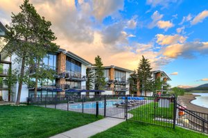 Private  Pool by the Lake