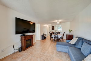7th Ave W-008