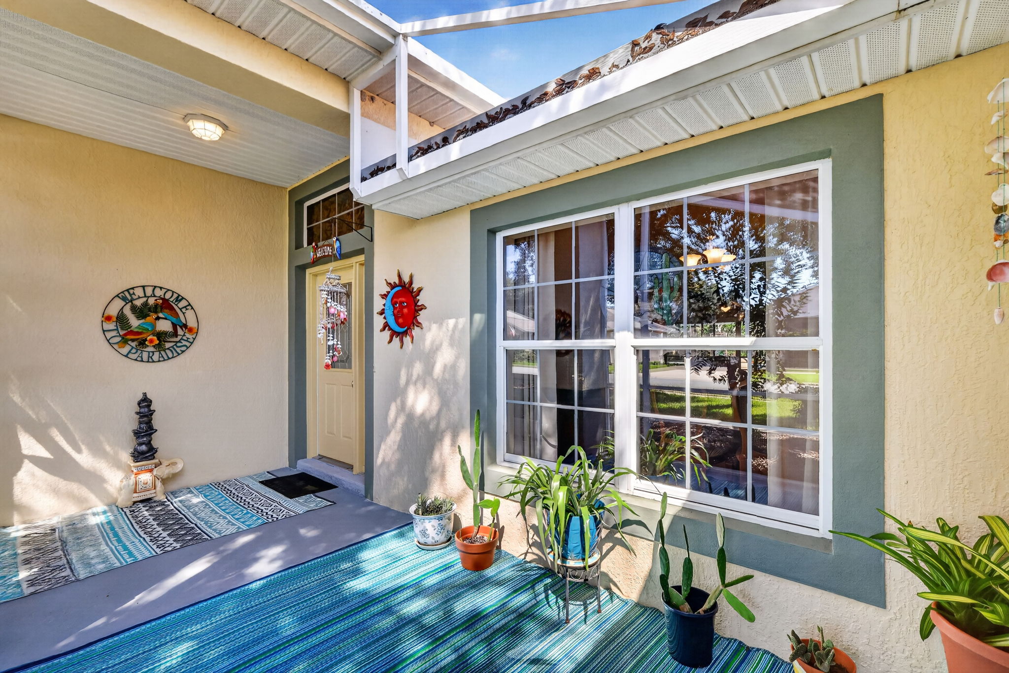 Charming Front Entry with Extended Birdcage