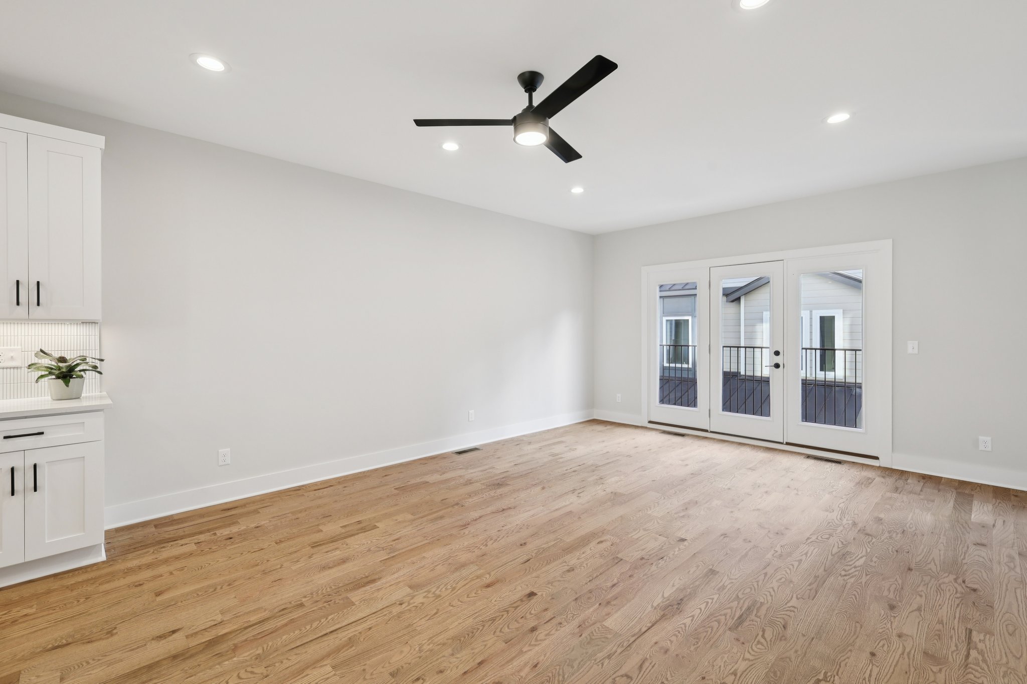 6124 Robertson Ave-S1511-008.jpg