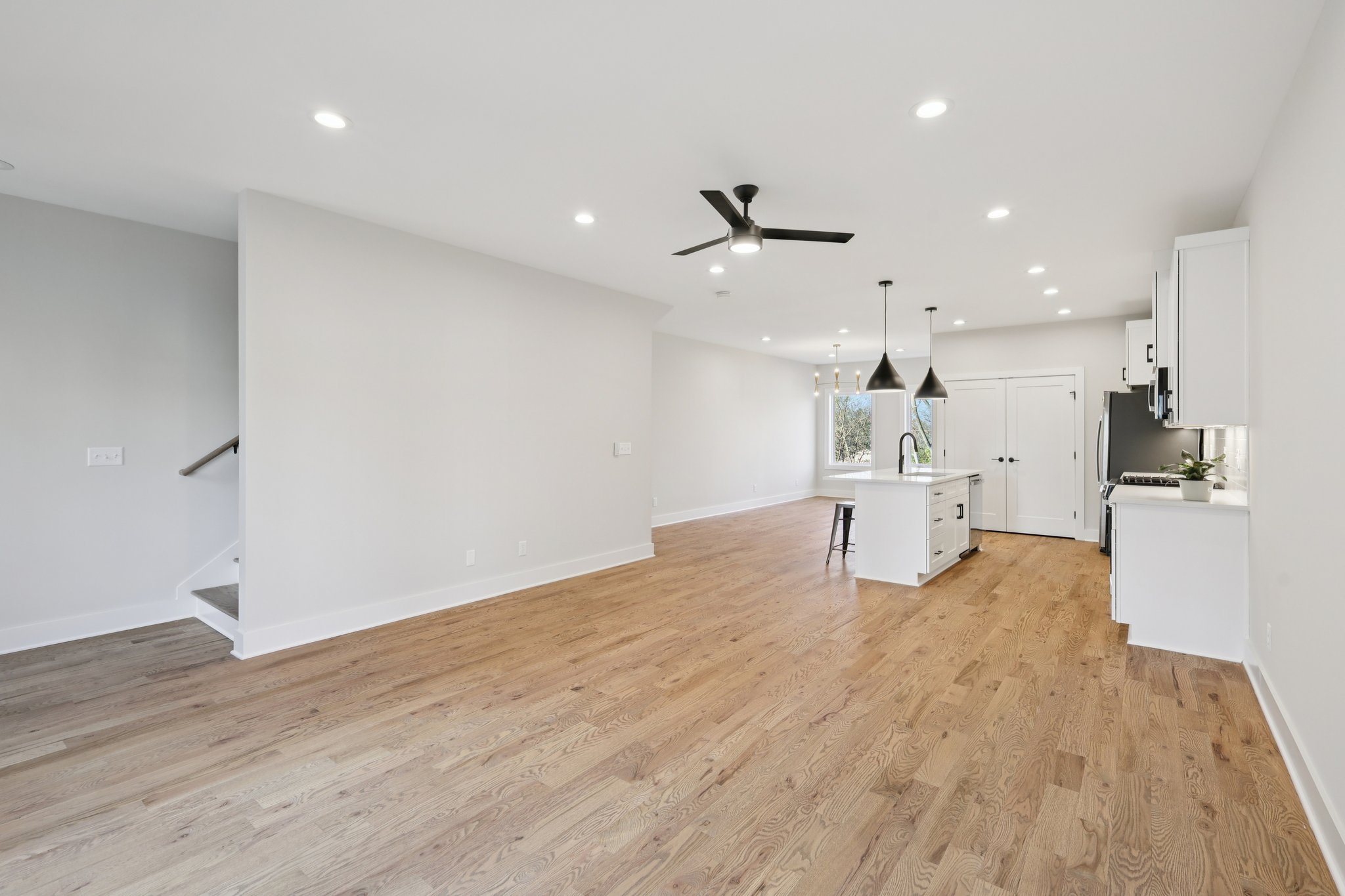 6124 Robertson Ave-S1511-013.jpg