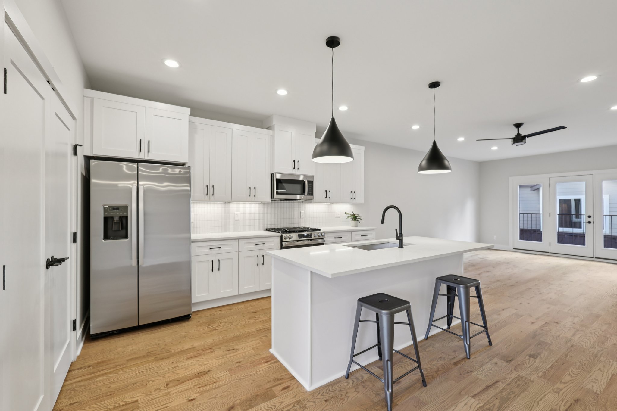 6124 Robertson Ave-S1511-020.jpg