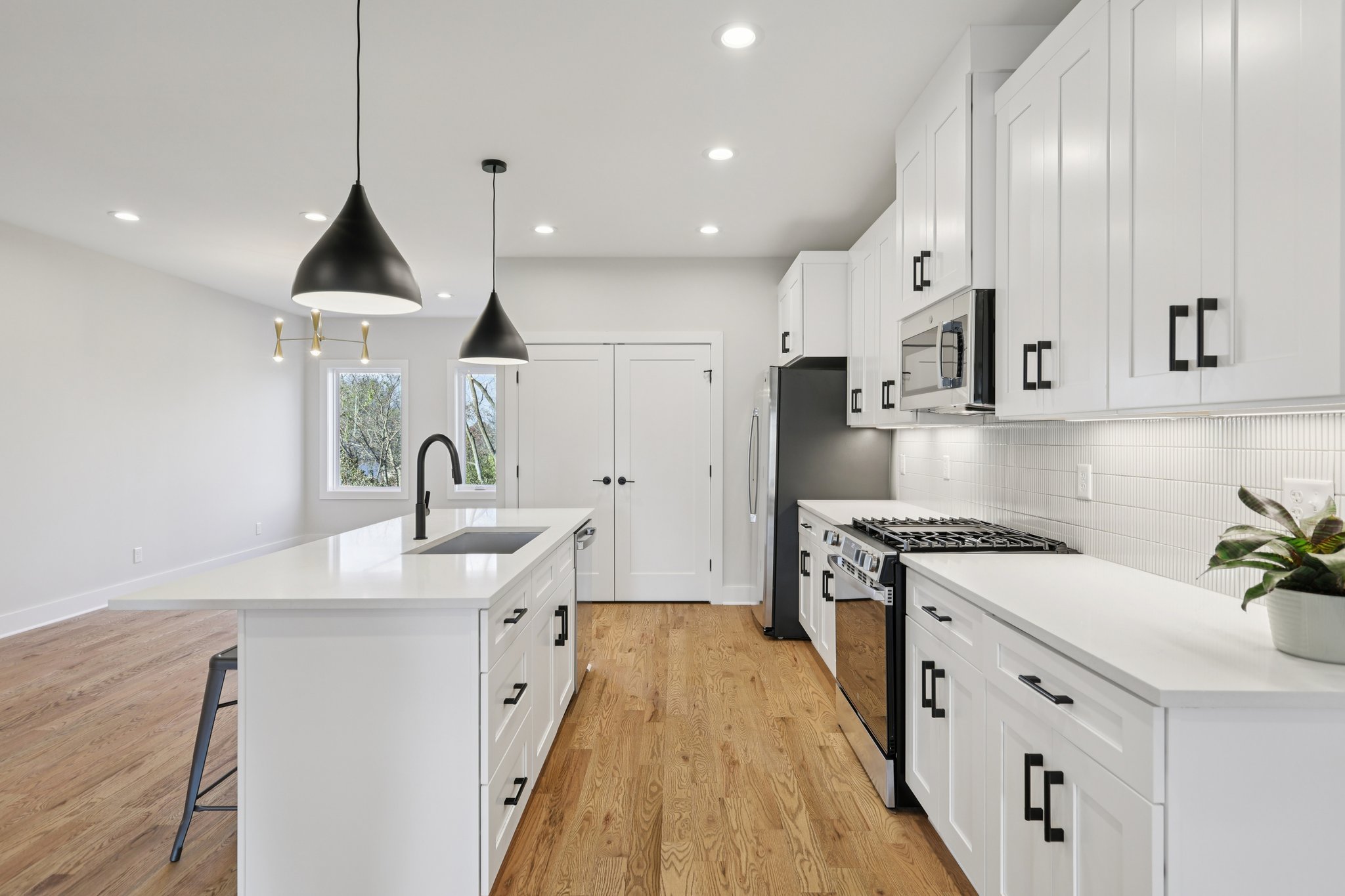 6124 Robertson Ave-S1511-023.jpg