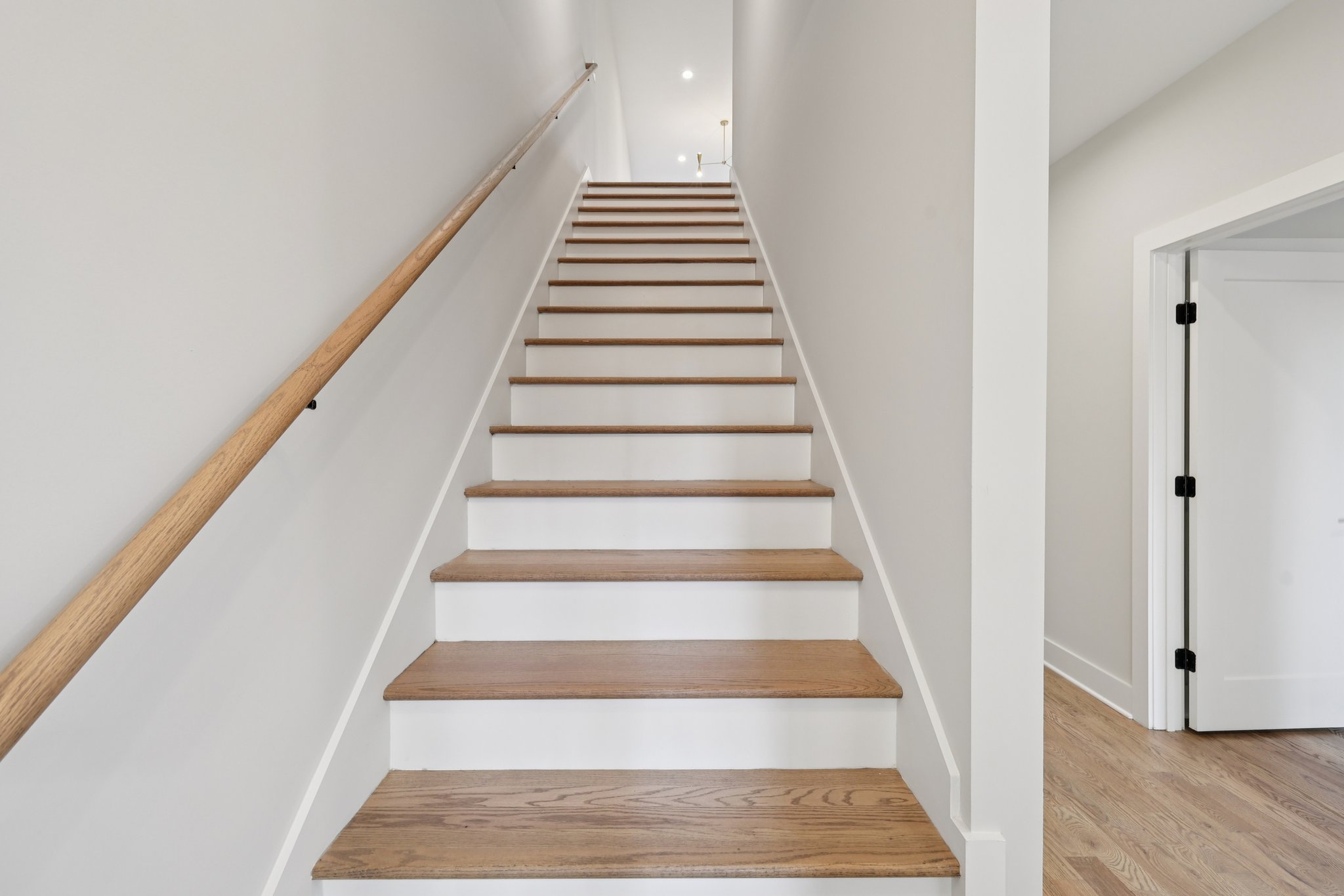 6124 Robertson Ave-S1511-033.jpg