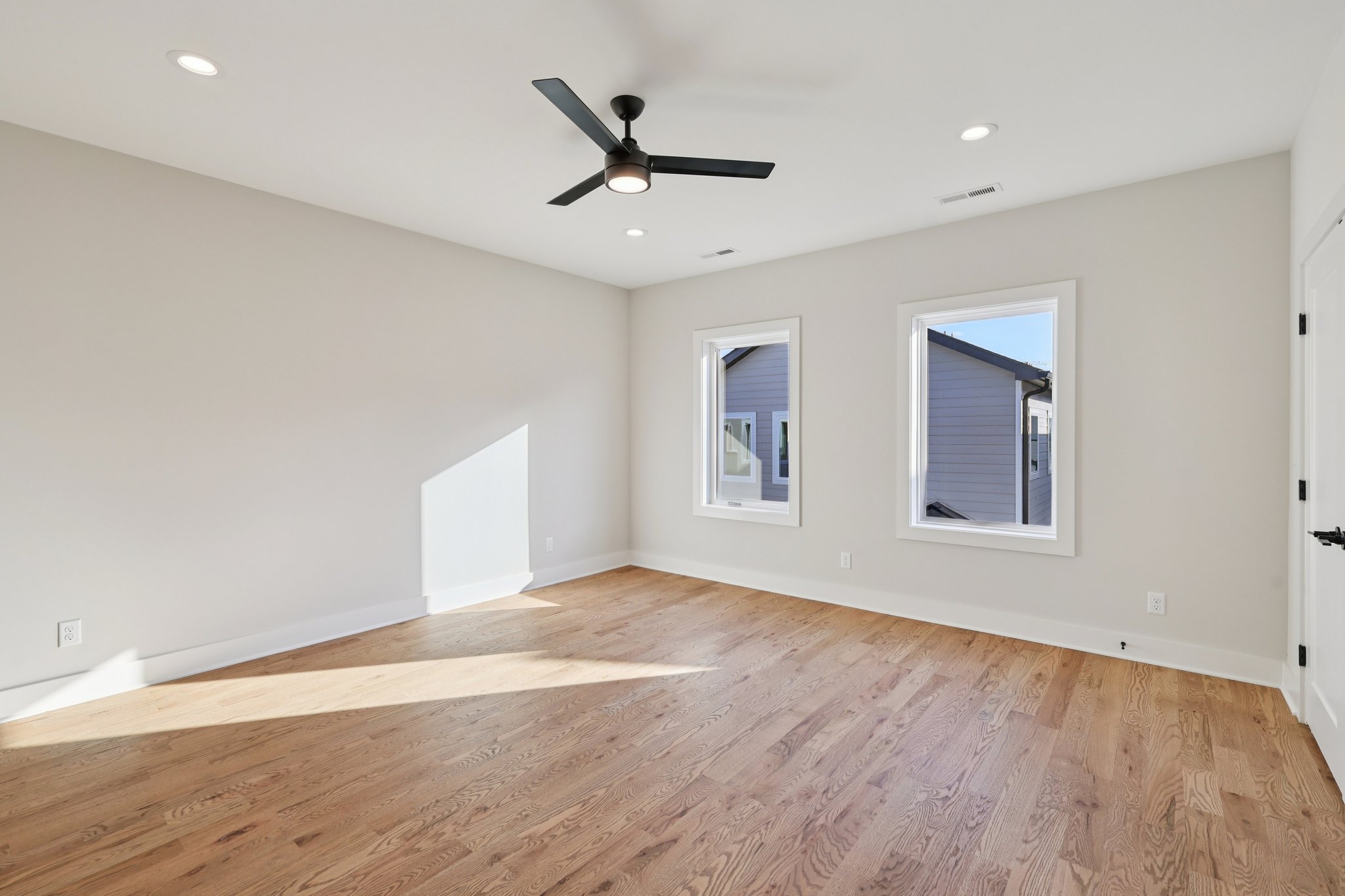 6124 Robertson Ave-S1511-040.jpg