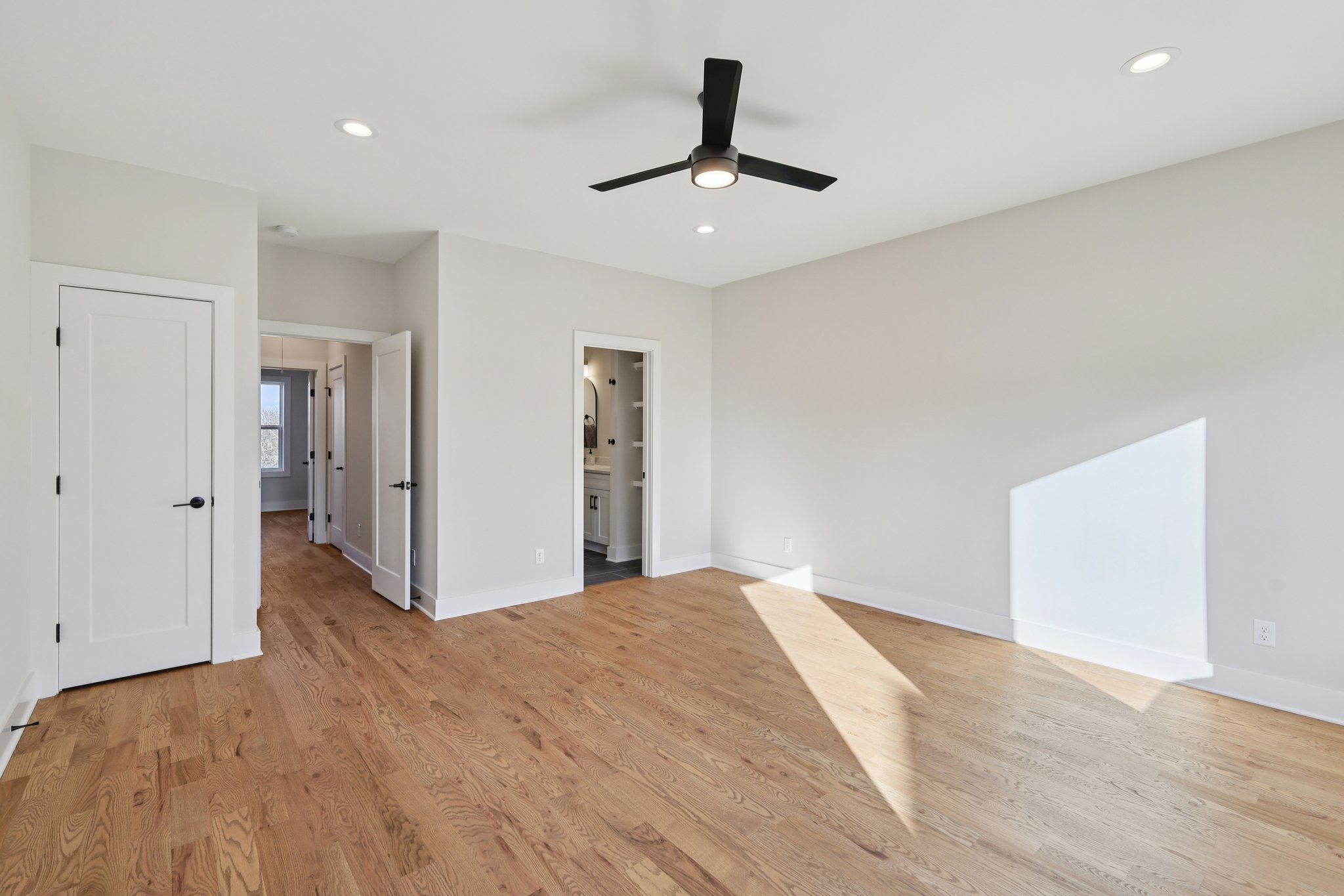 6124 Robertson Ave-S1511-041.jpg