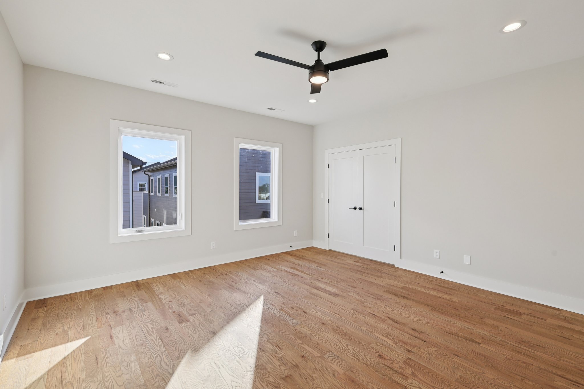 6124 Robertson Ave-S1511-043.jpg