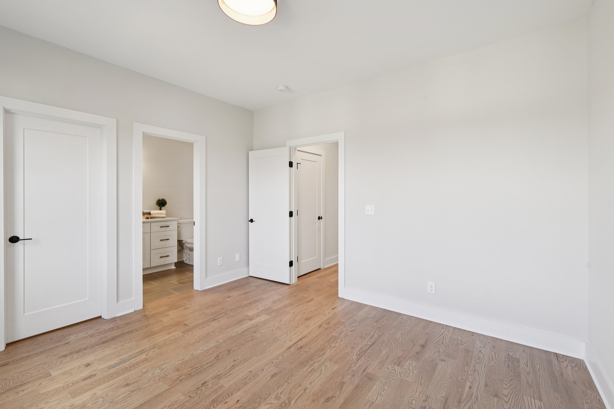 6124 Robertson Ave-S1511-049.jpg