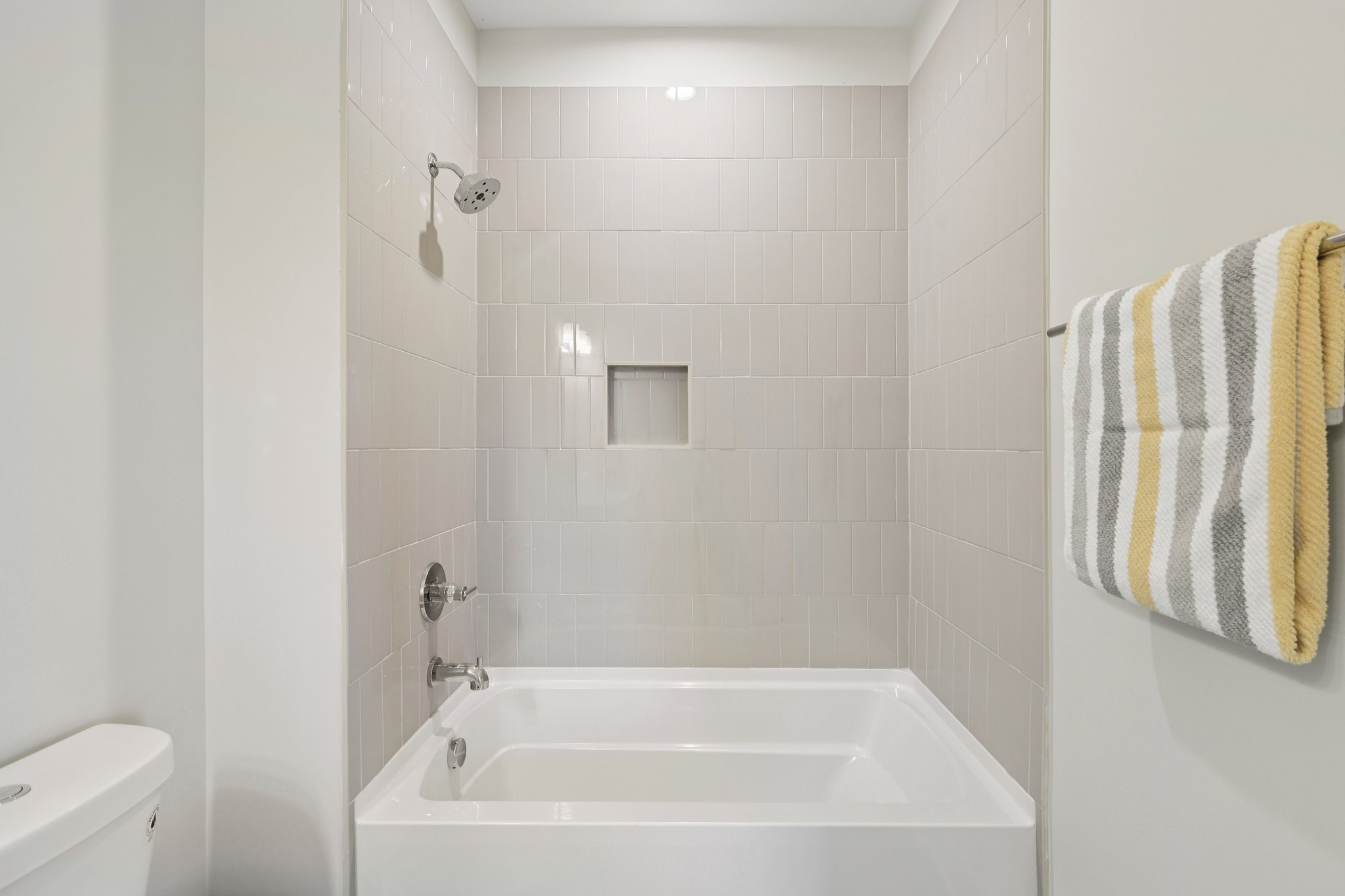 6124 Robertson Ave-S1511-052.jpg