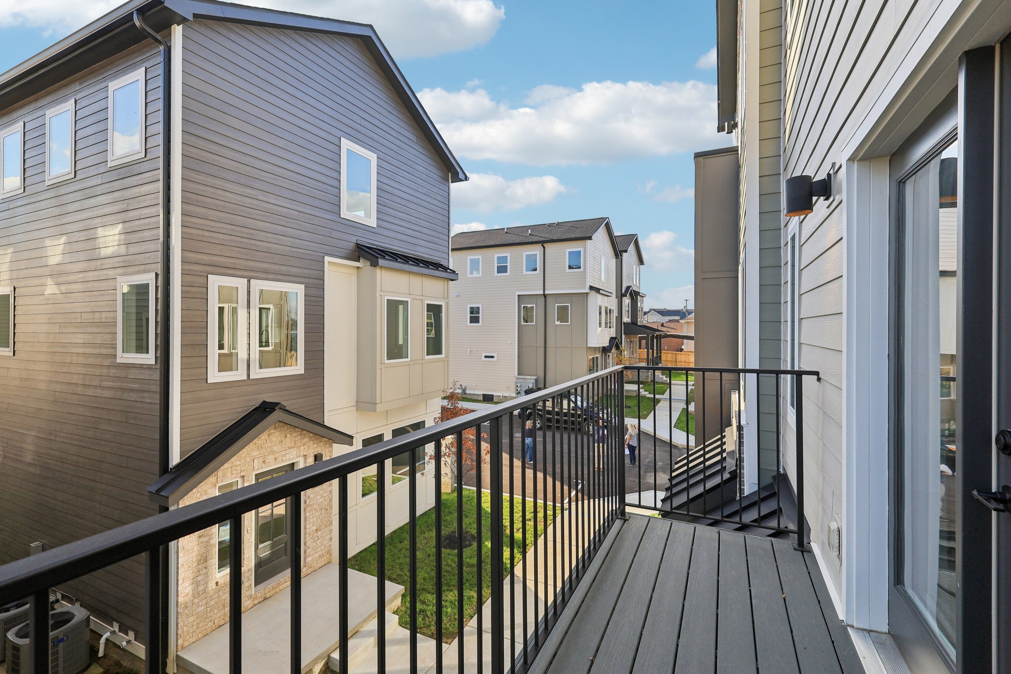 6124 Robertson Ave-S1511-054.jpg