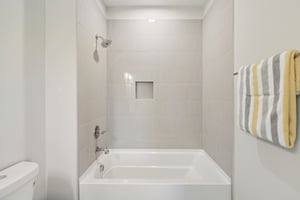 6124 Robertson Ave-S1511-052.jpg