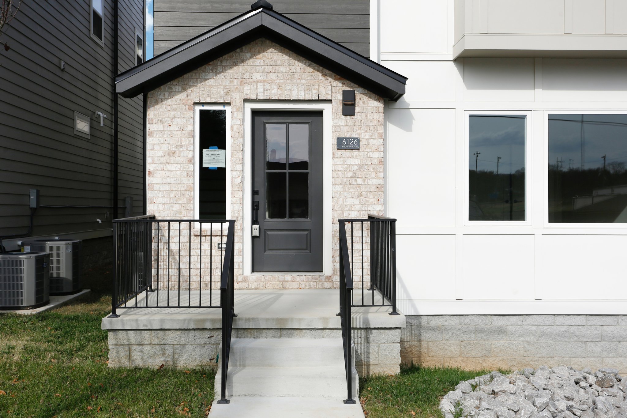 Robertson Ave-S2011-004.jpg