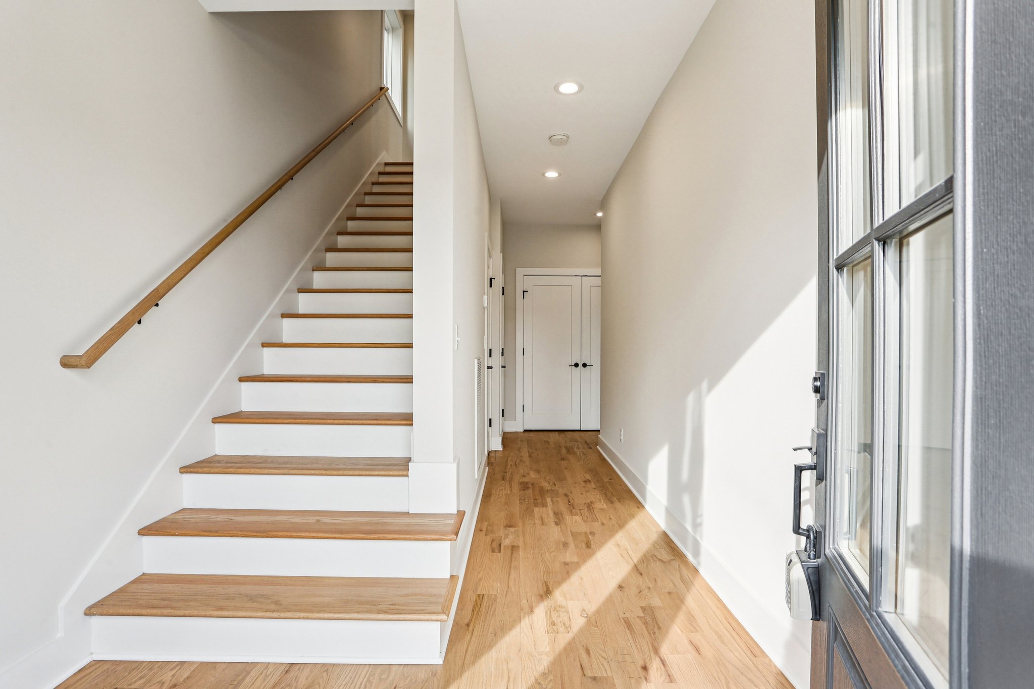 Robertson Ave-S2011-006.jpg