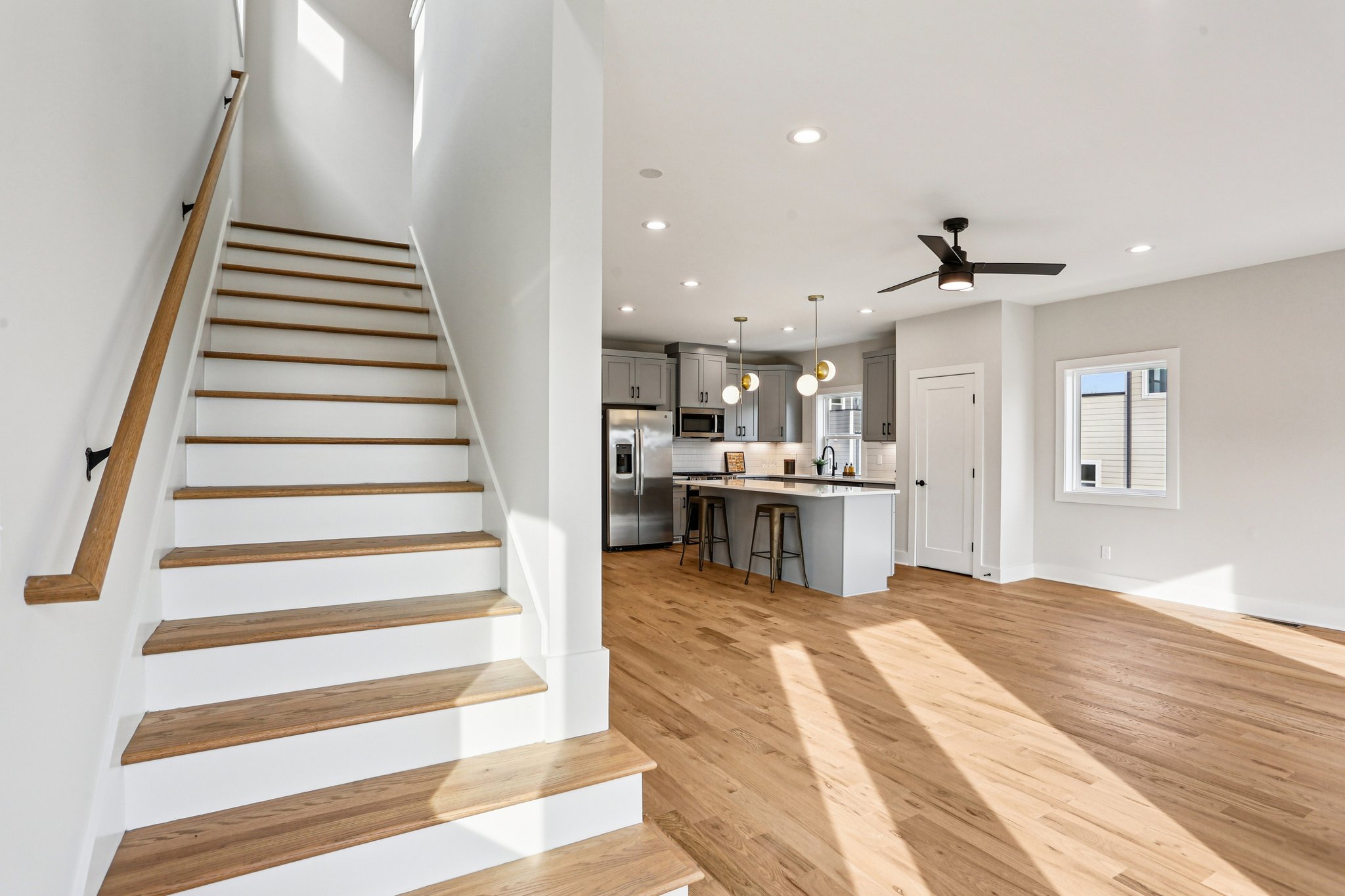 Robertson Ave-S2011-010.jpg