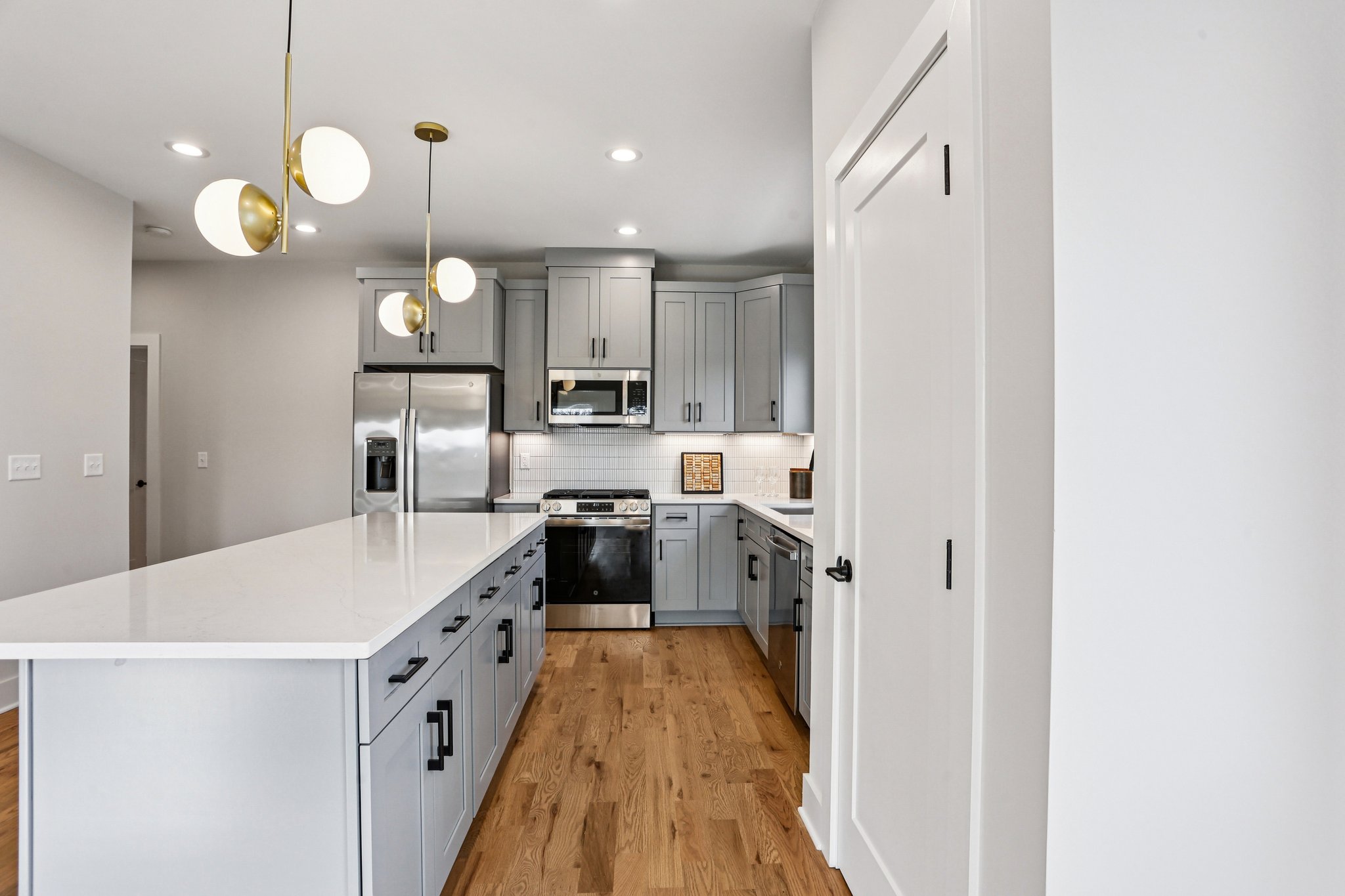 Robertson Ave-S2011-012.jpg