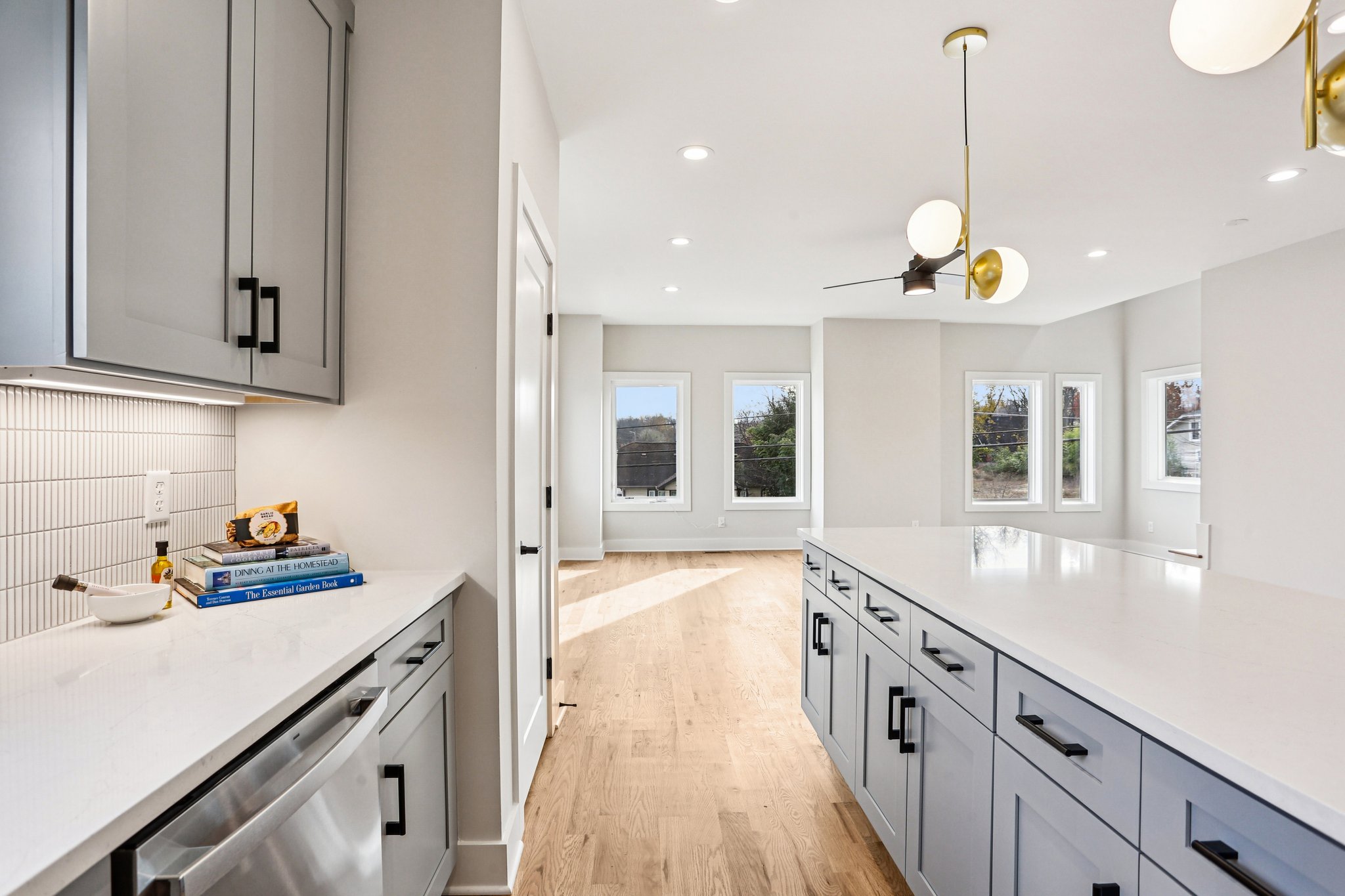 Robertson Ave-S2011-013.jpg