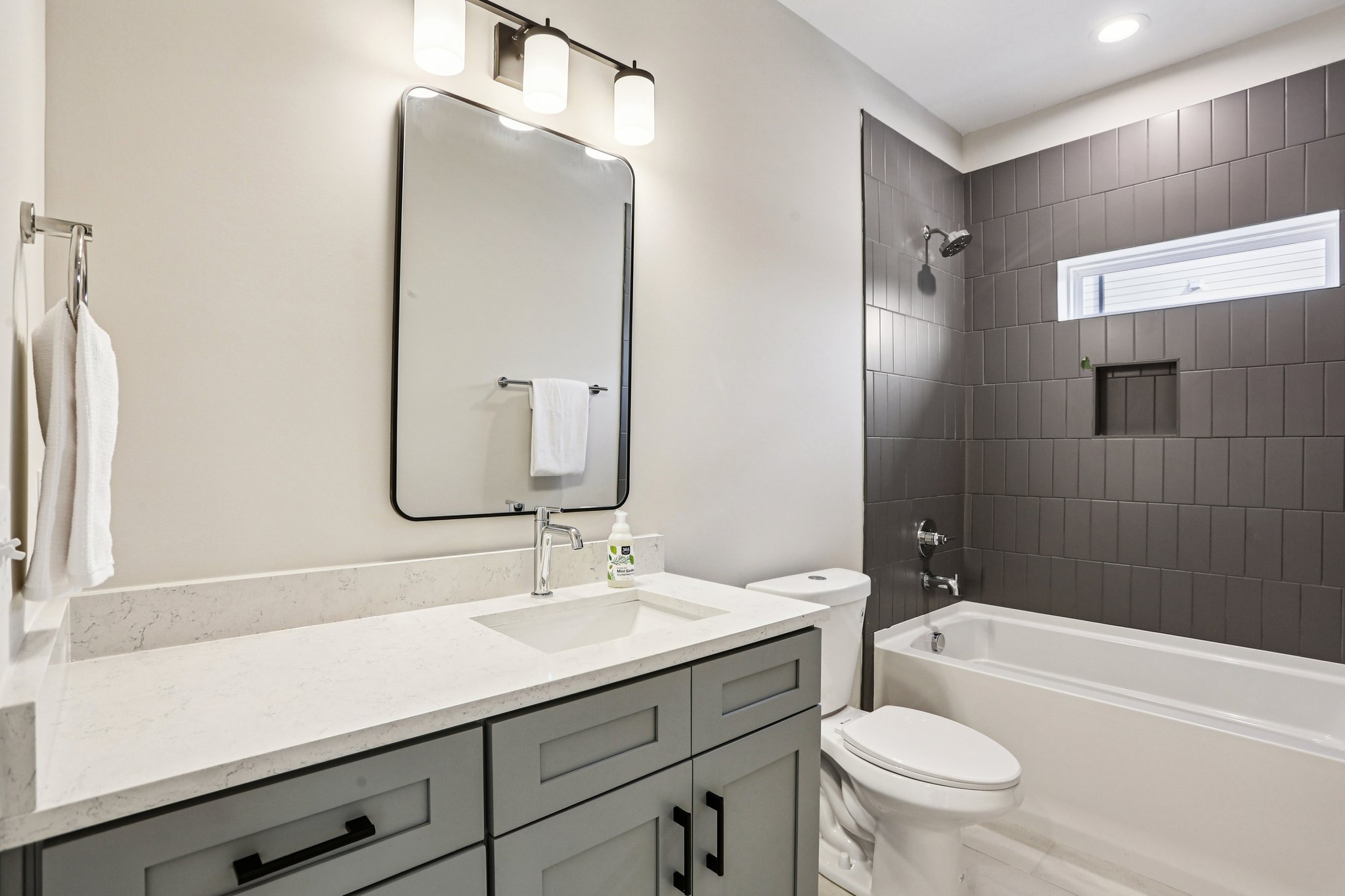 Robertson Ave-S2011-016.jpg