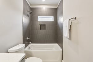 Robertson Ave-S2011-017.jpg