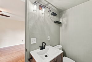  Photo 12