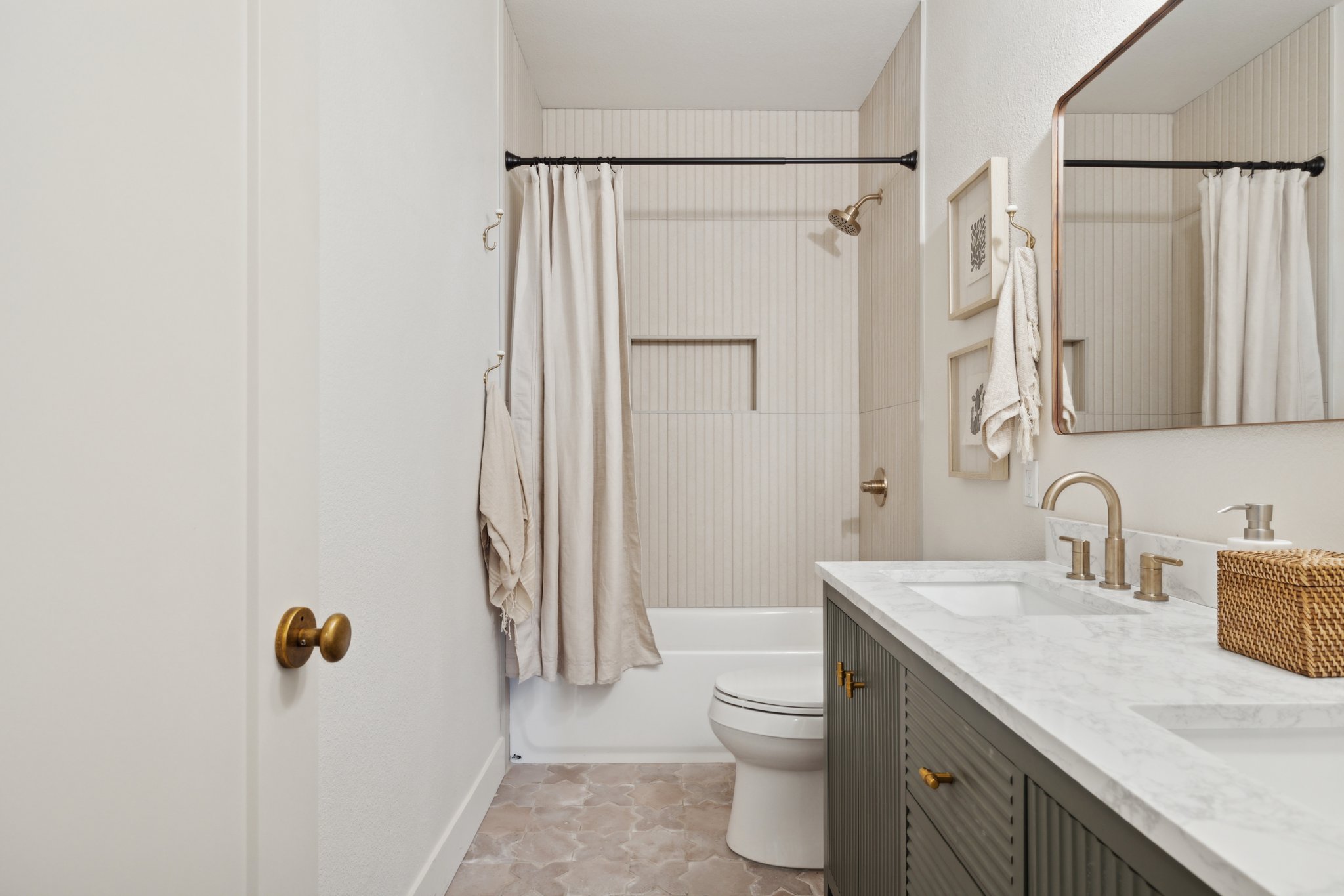 6135 E Aire Libre Ln - 025.jpg