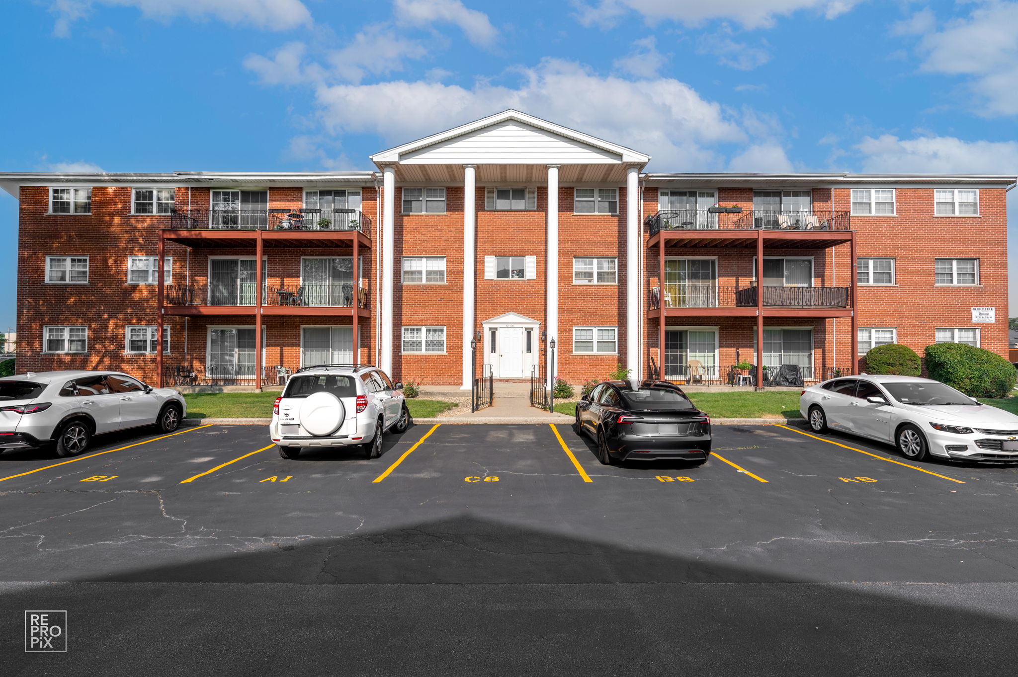 6135 W 94th St b1, Oak Lawn, IL 60453_001