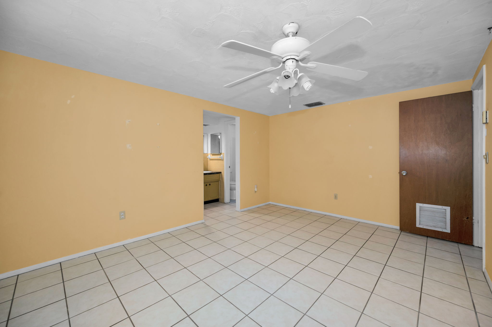 Primary Bedroom1b