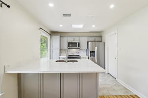 Coronet St-S1505-016.jpg