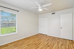Coronet St-S1505-026.jpg
