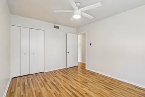Coronet St-S1505-027.jpg