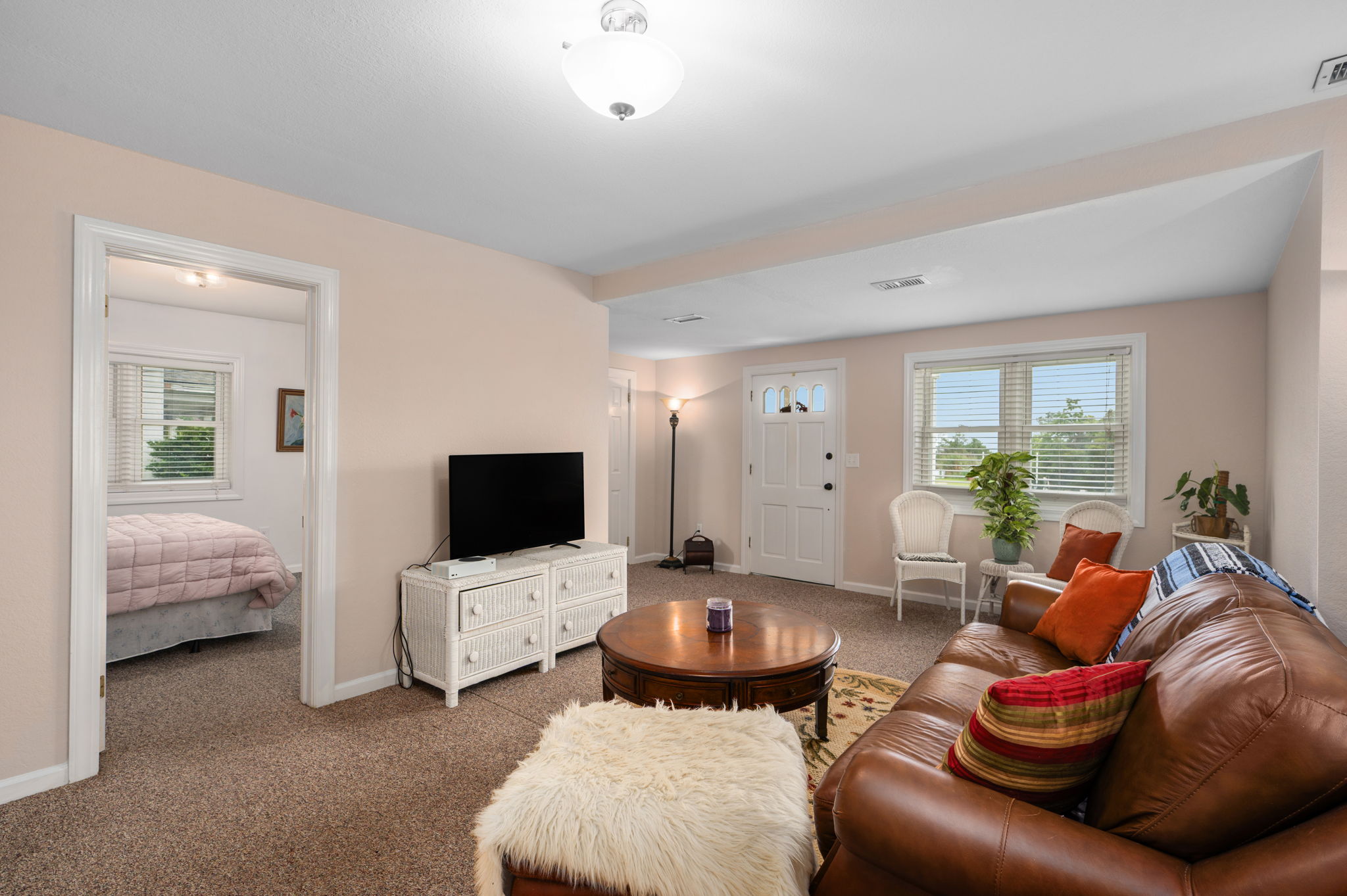 614-Croatan-Ave-Living-V2